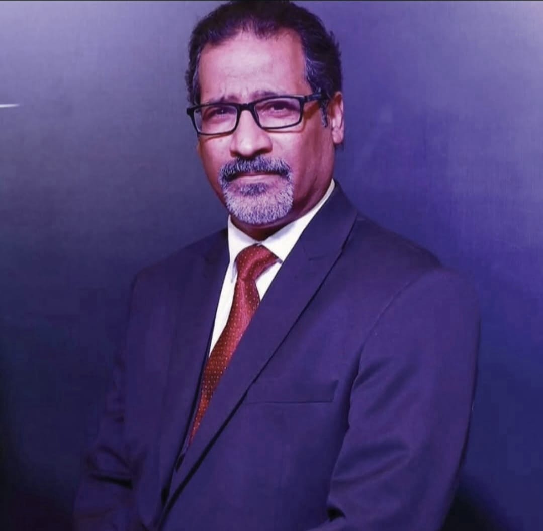 الكاتب البحريني أسامة الماجد يوثق مسيرة والدته الشاعرة الكبيرة حمدة خميس